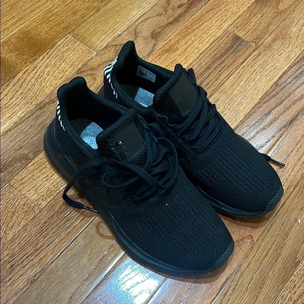 adidas Women's Swift Run Sneaker Size 9 - Picture 6 of 10